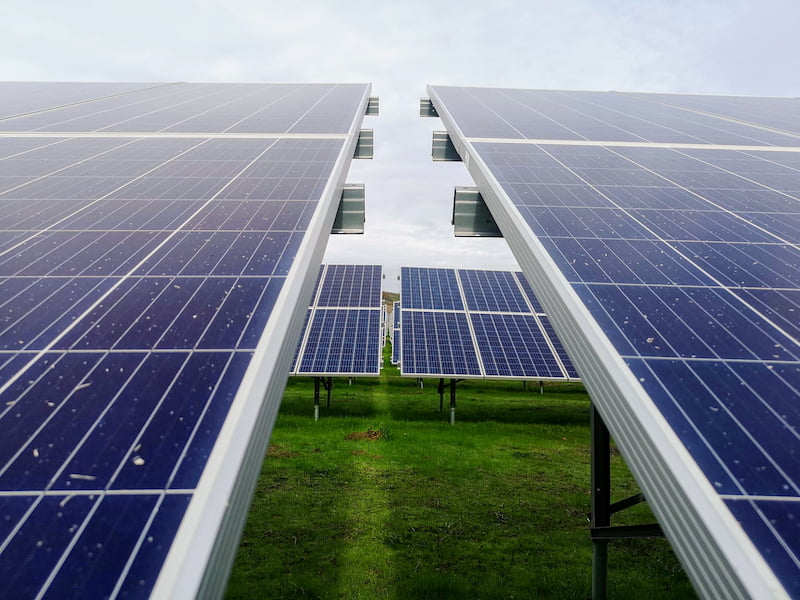 Uso de la energía solar para lograr la autosostenibilidad